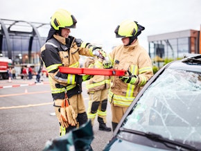 Feuerwehr Übung mit Auto